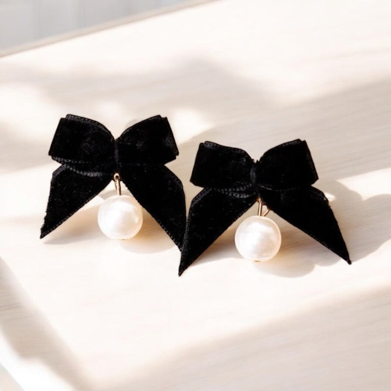 Black velvet Bow Pearl Earrings